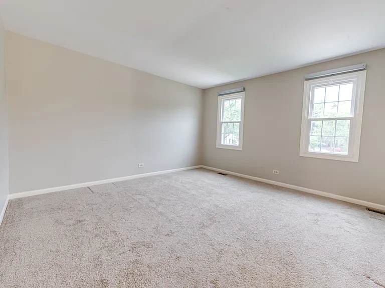 5S735 Park Meadow Dr — Photo 11