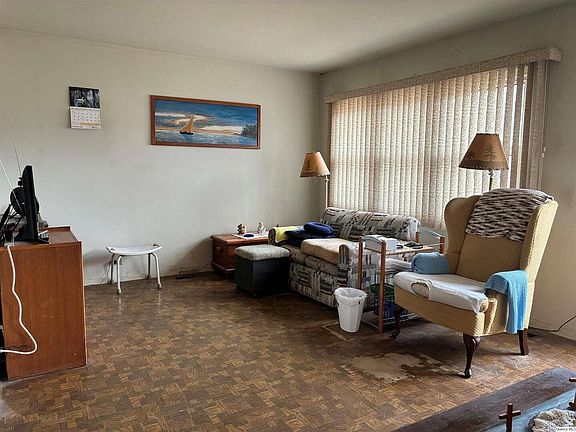 3rd image of 3409 Lawrence Rd