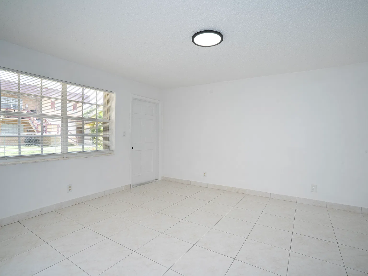 5270 SW 90th Way — Photo 3