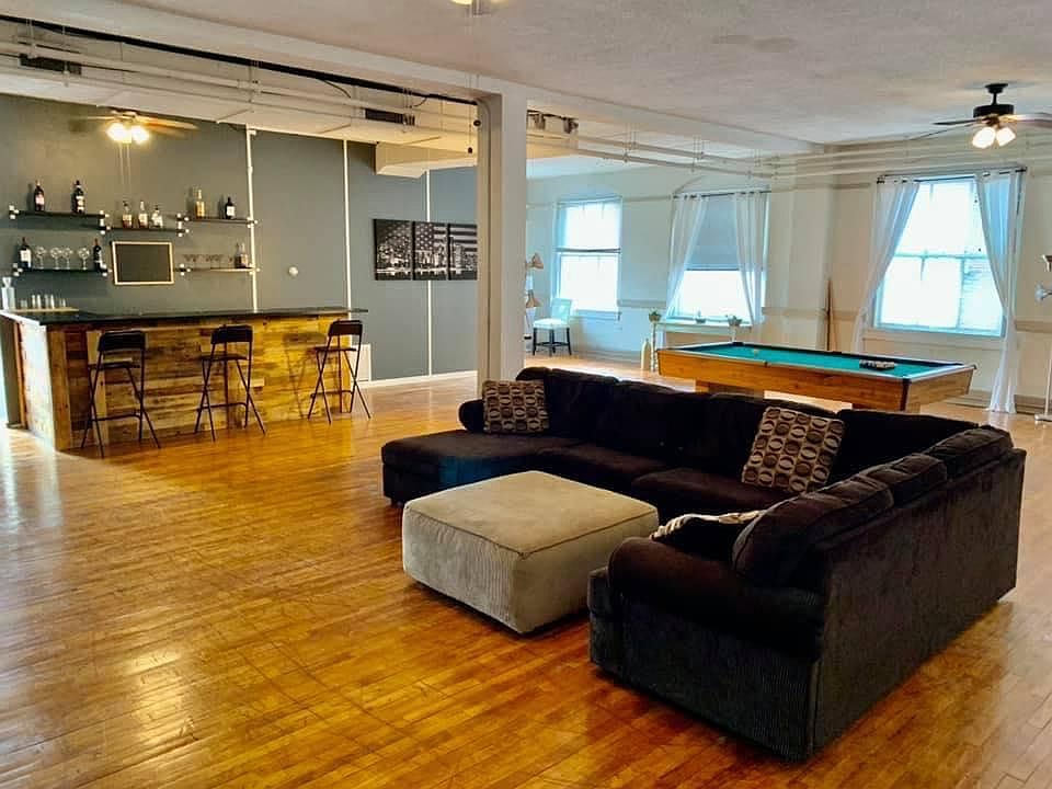 1st image of 198 W Center St #1/2