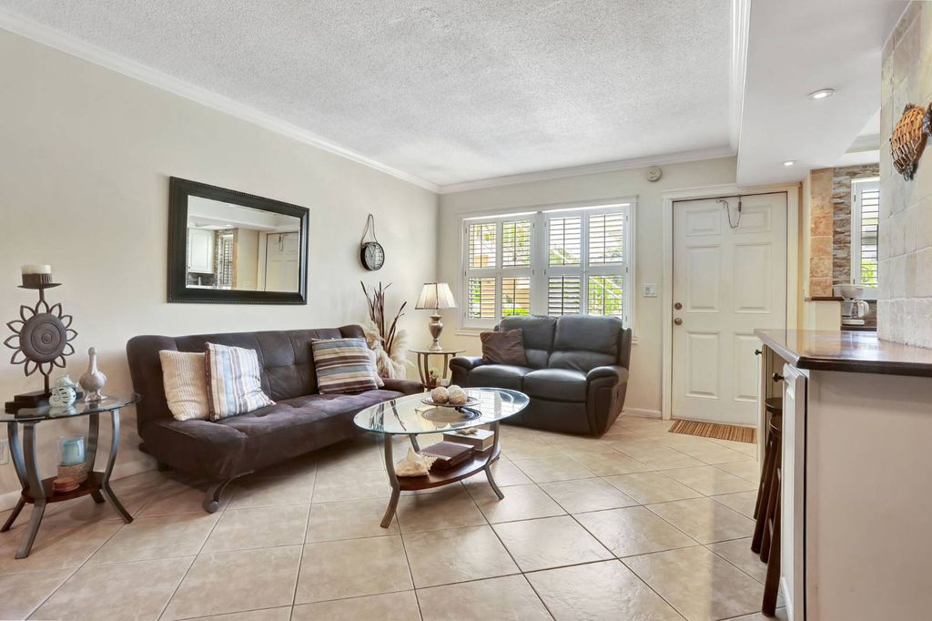 3216 NE 13th St APT 2, photo 6