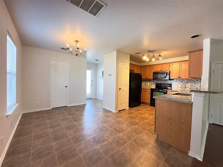 513 Rolling Oak Dr — Photo 8