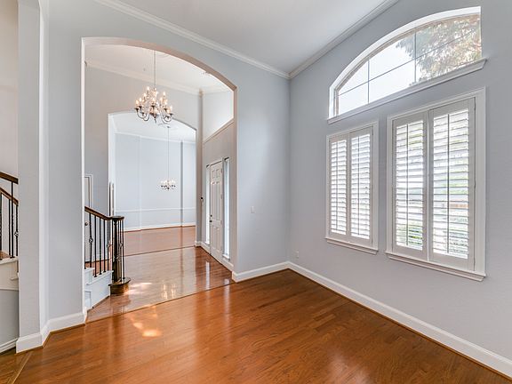 3rd image of 2721 Millwood Dr