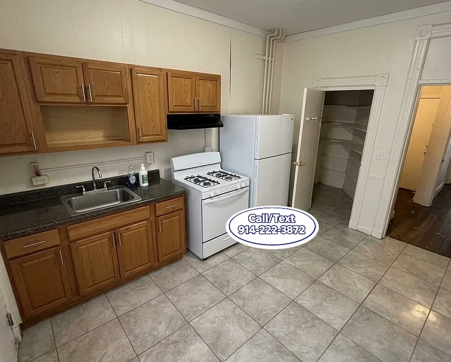 137 Hawthorne Ave #1W