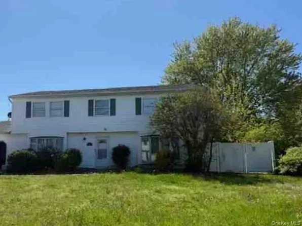 4 Rustic Avenue, Medford, NY 11763