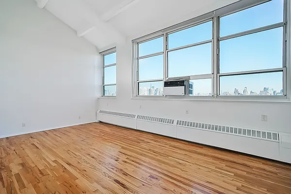 Sold by Avenue Sotheby's International Realty | media 4