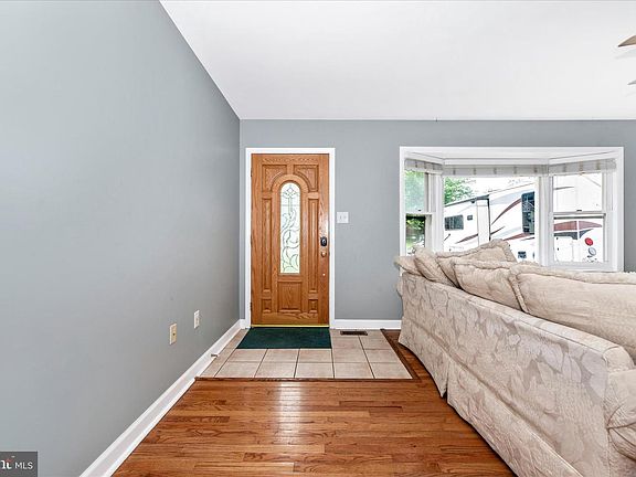 3rd image of 825 2nd Ave