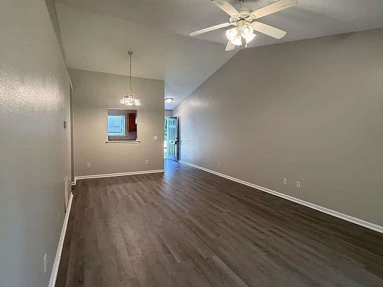 707 E Lawnwood Ave — Photo 4