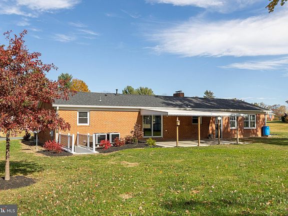 2nd image of 204 Laurel Hill Dr