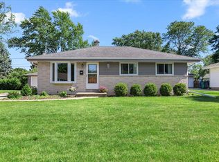 N90W17493 Saint Thomas Dr, Menomonee Falls, WI 53051