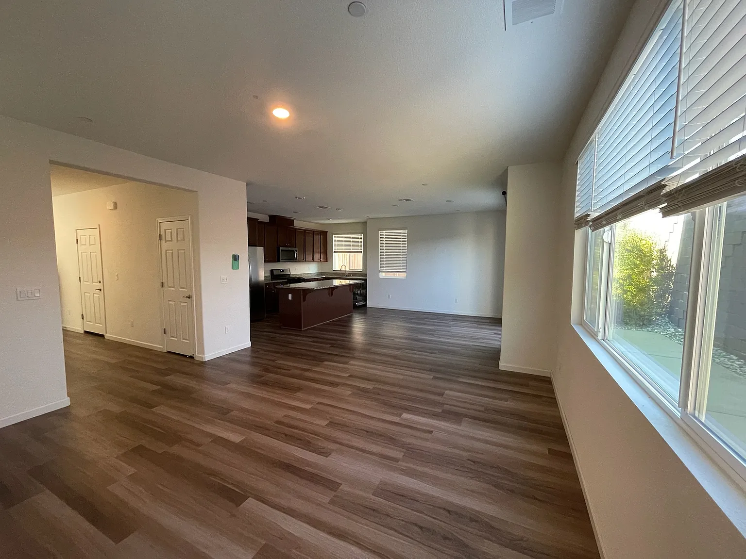 4 bed, 2.5 bath, 1832 sqft, $3,200 — Photo 4