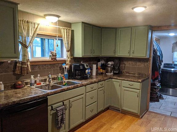 4th image of 6 Horseshoe Lake Cir