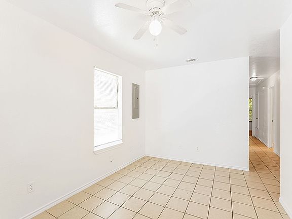 3rd image of 315 Isbell Rd
