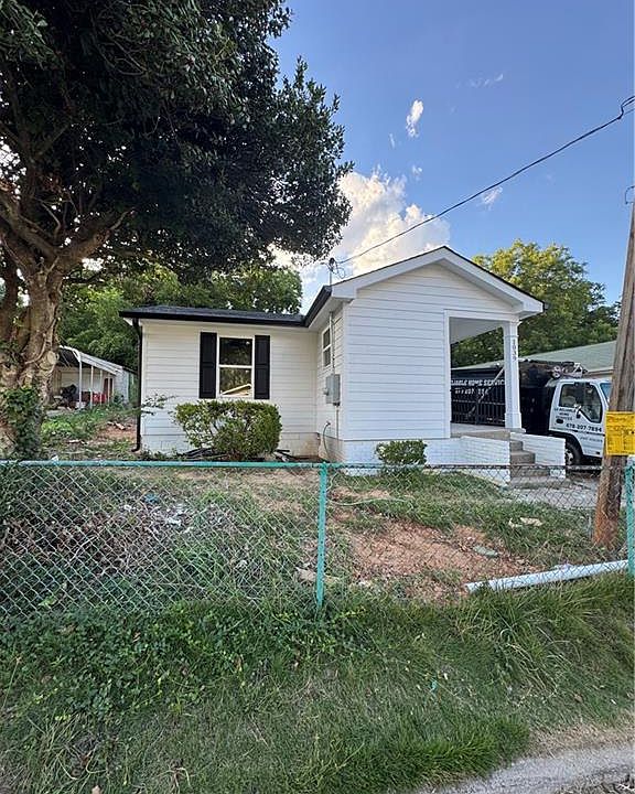 2nd image of 1039 Mill St SE