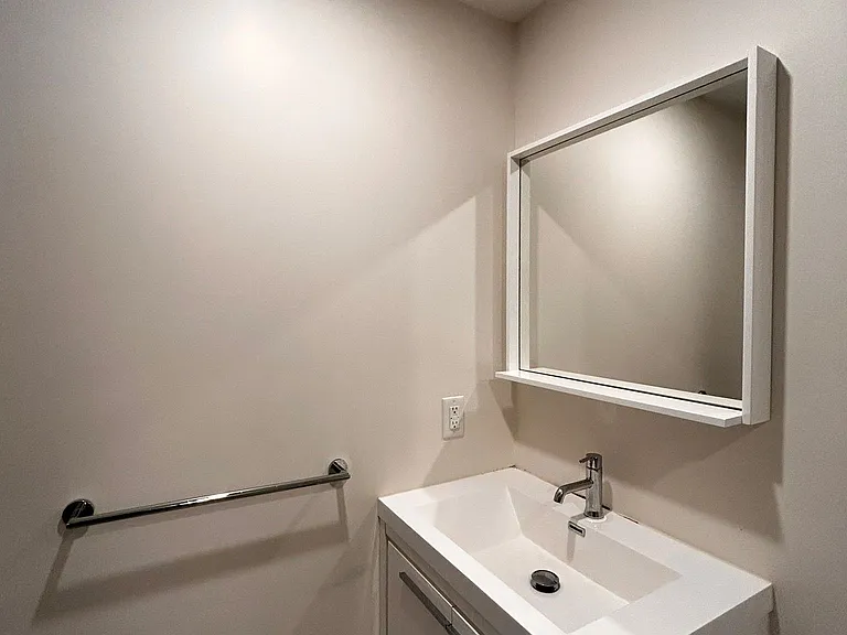212 King William St #620 — Photo 41