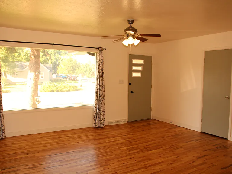 559 W Pine St — Photo 20