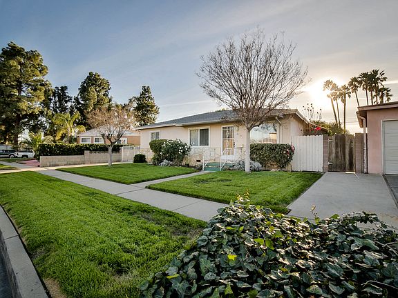 3rd image of 8709 Murietta Ave