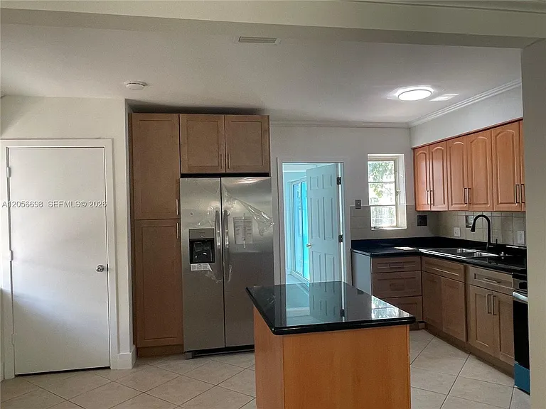1420 NE 1st Ave — Photo 11