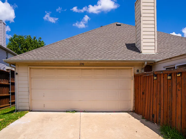 1730 Mineral Springs Dr — Photo 32