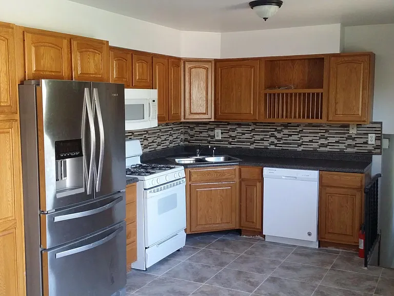 1015 N Lafayette St — Photo 5