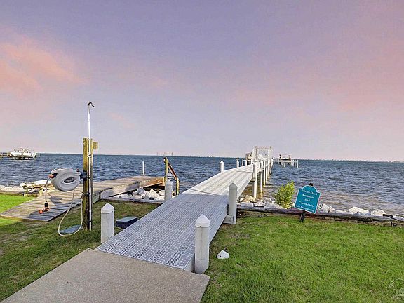 3rd image of 888 Sound Harbor Cir