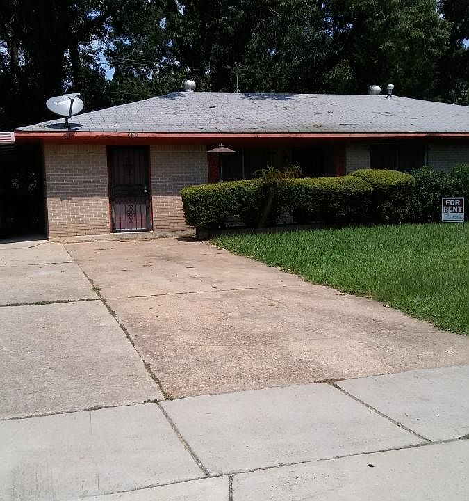 725 Woodmont Pl.