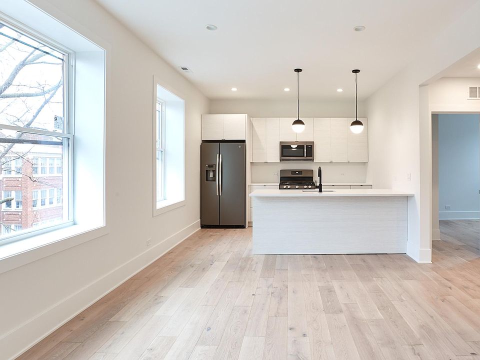 1st image of 1656 W Summerdale Ave #2