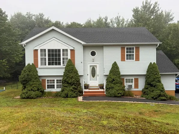 209 Center Dr, Blakeslee, PA 18610