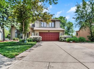1279 Golf View Dr, Woodridge, IL 60517