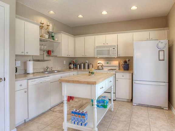 5th image of 6213 Gannetdale Dr