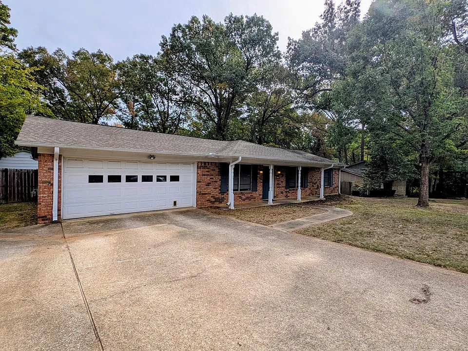 2810 Emerald Dr