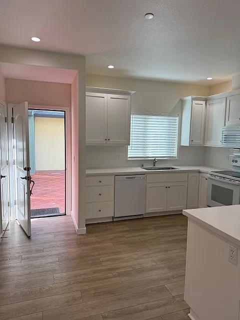 Building Photo - 901 Estudillo St #9