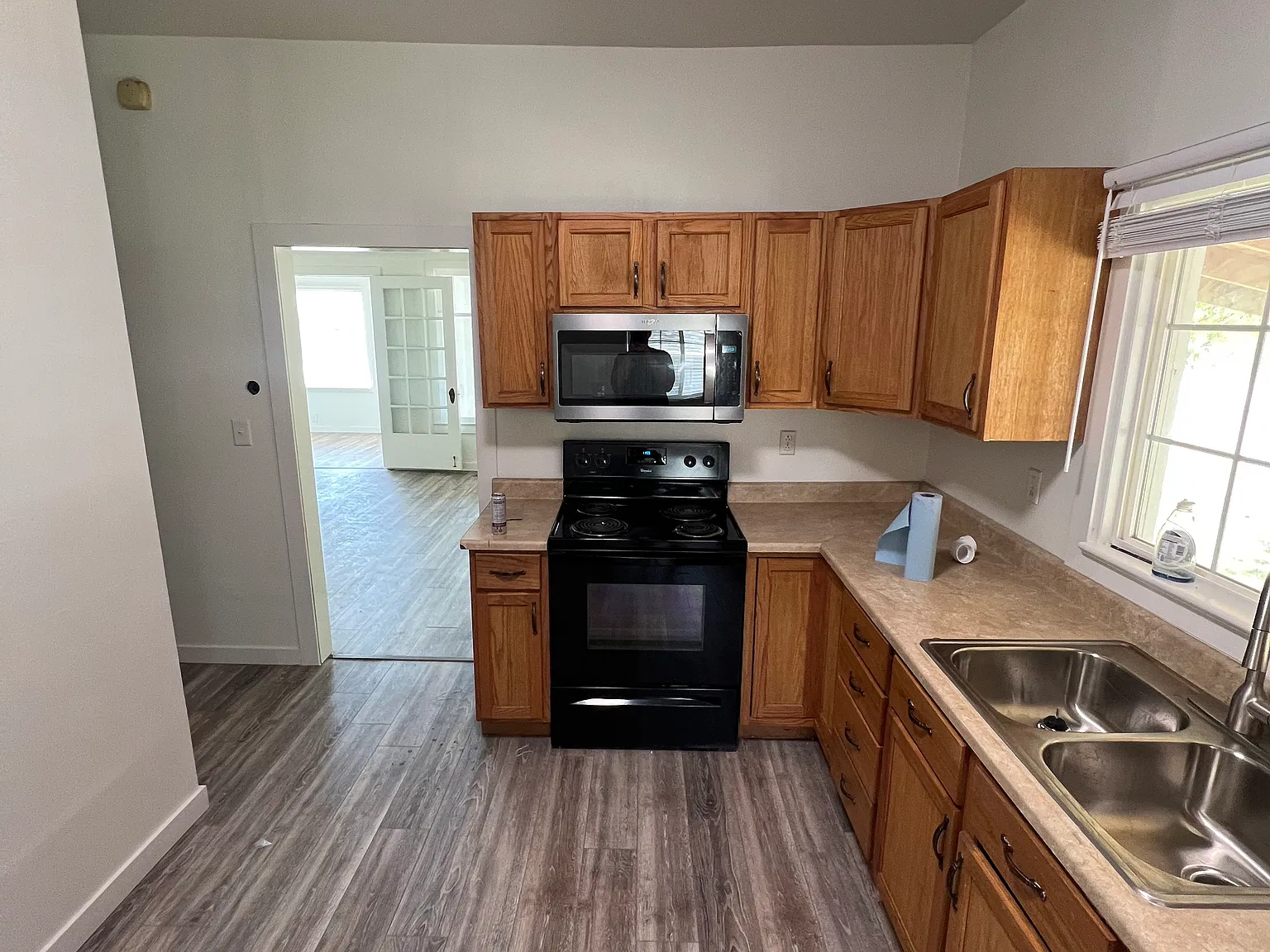 3 bed, 2690 sqft, $1,900 — Photo 1