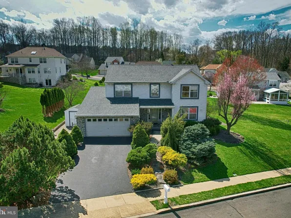 500 Ridgerun Ln, Philadelphia, PA 19111