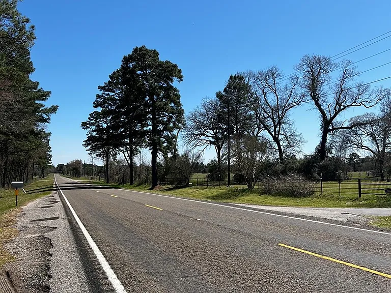 2404 Highway 75 Rd — Photo 2