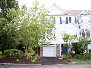 107 Barr Ln, Monroe, NY