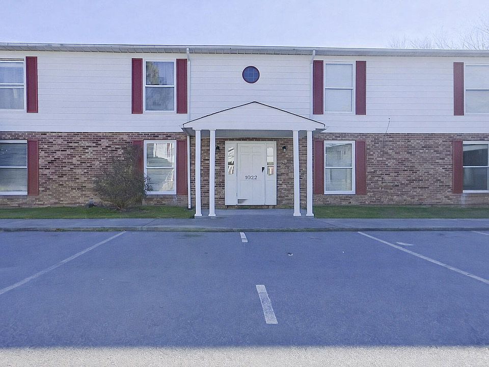 1st image of 1022 Carriage Dr APT B