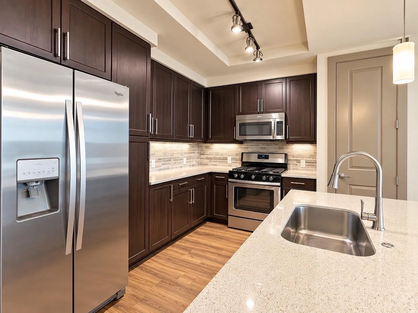 2 bed, 2.0 bath, 1330 sqft, $2,289 — Photo 3