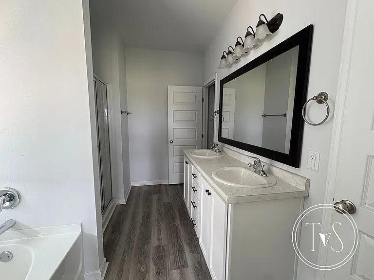 1661 SE Arnold Dr — Photo 6