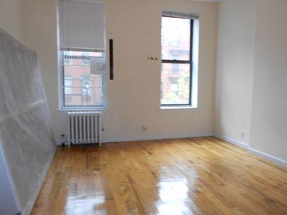 2nd image of 1080-1082 5th Ave