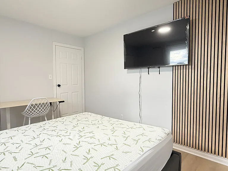 1989 Wyandotte St W #403 — Photo 9