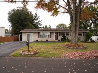 26 Lyndale Ct, East Syracuse, NY 13057