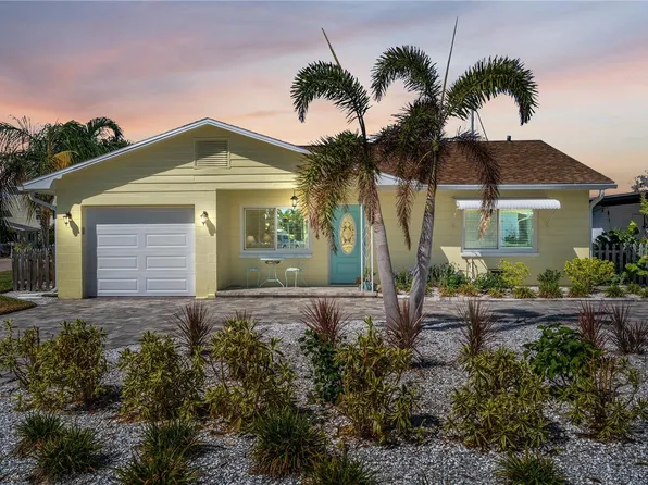 17404 2nd St E, Redington Shores, FL 33708