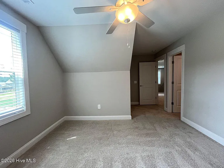 404 Endicott Ct — Photo 38