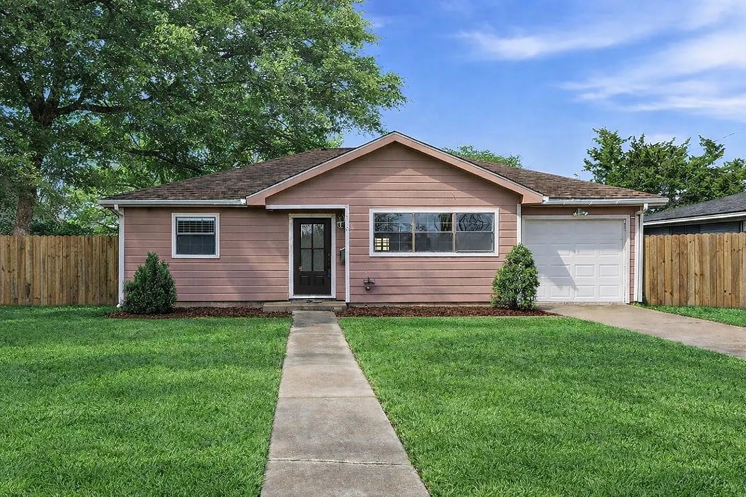 2110 7th St — Photo 1