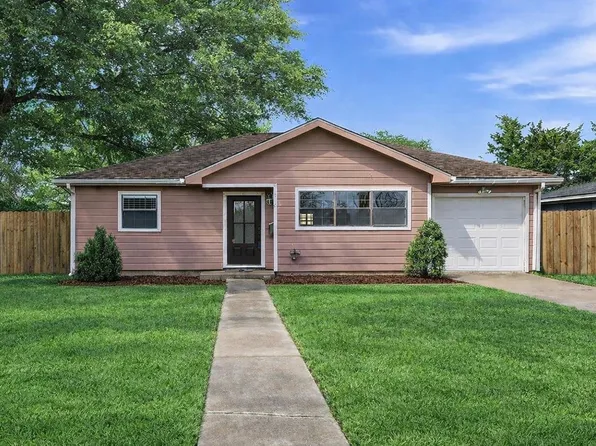 2110 7th St, Port Neches, TX 77651