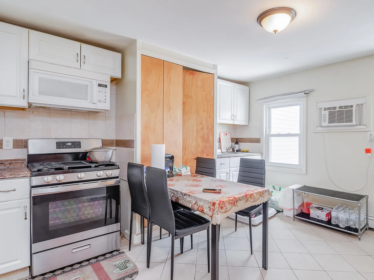 2 bed, 1.0 bath, $2,000 — Photo 3