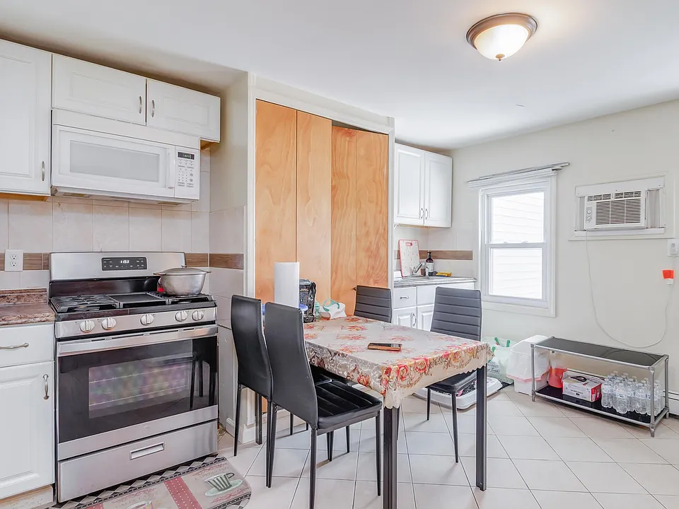 77 Wallis Ave #2