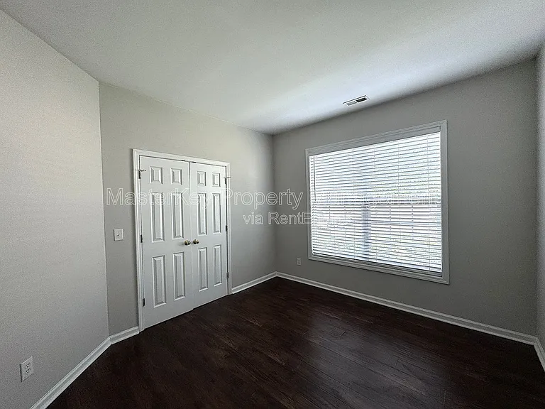 204 Straywhite Ave — Photo 3