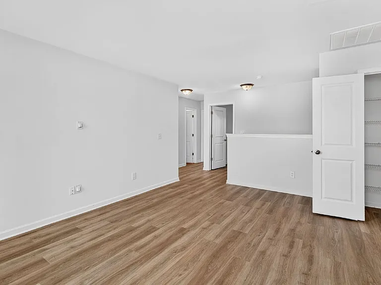 2472 Melfield Dr — Photo 40